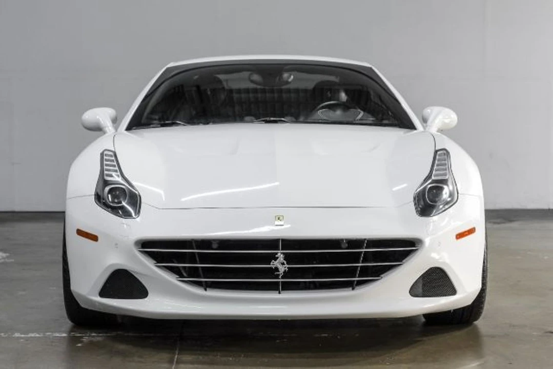 2015 Ferrari California T - Image 5 of 31