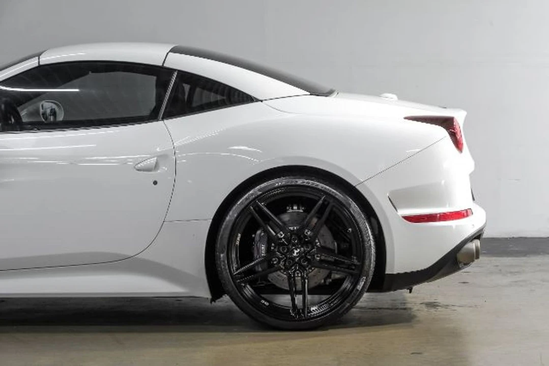 2015 Ferrari California T - Image 18 of 31