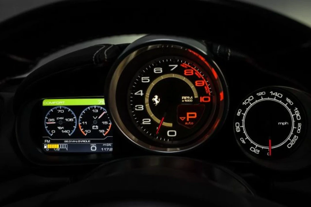 2015 Ferrari California T - Image 24 of 31