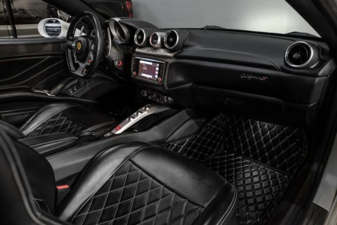 2015 Ferrari California T - Image 19 of 21