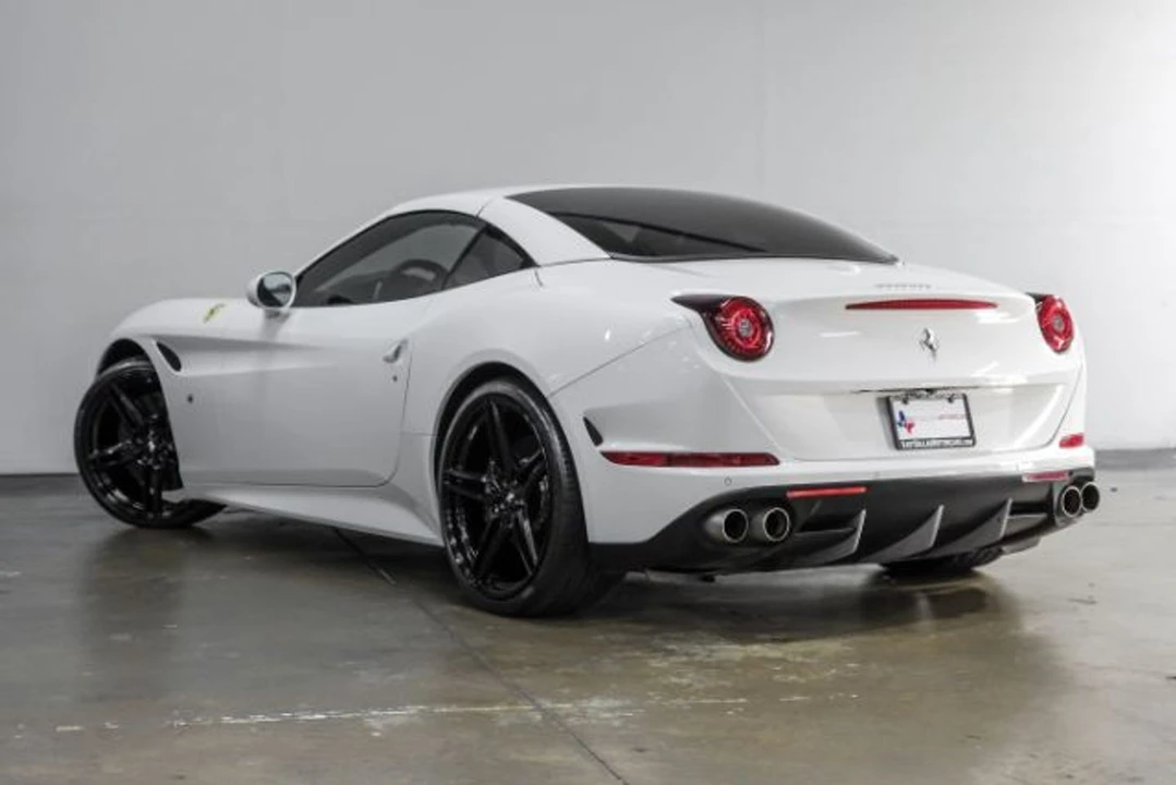 2015 Ferrari California T - Image 15 of 31