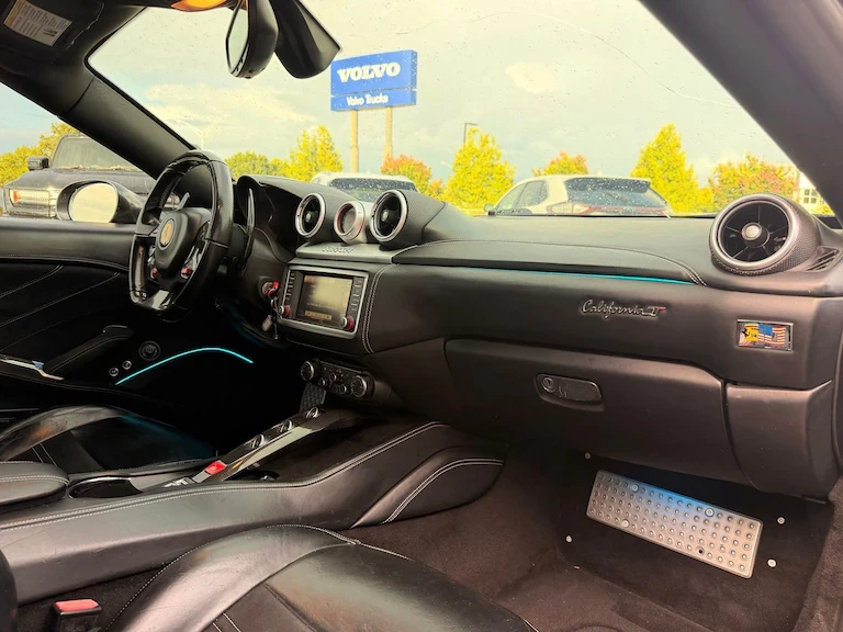 2015 Ferrari California T - Image 16 of 18