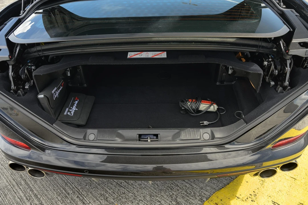 2015 Ferrari California T - Image 18 of 19