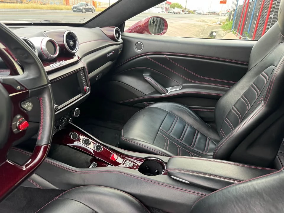 2015 Ferrari California T - Image 9 of 14