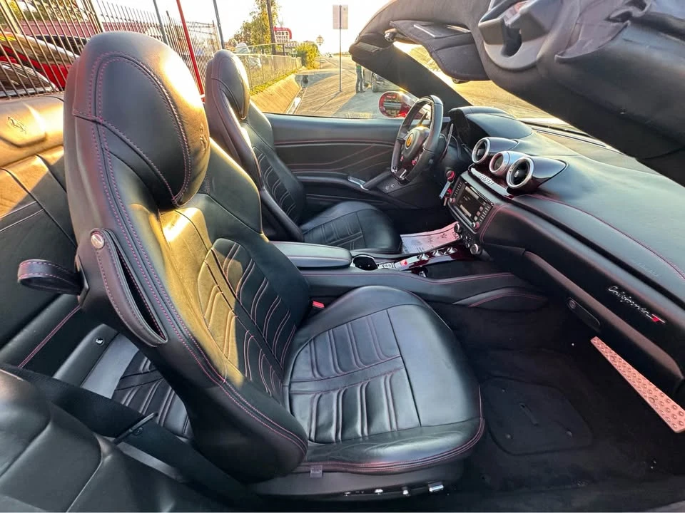 2015 Ferrari California T - Image 18 of 18