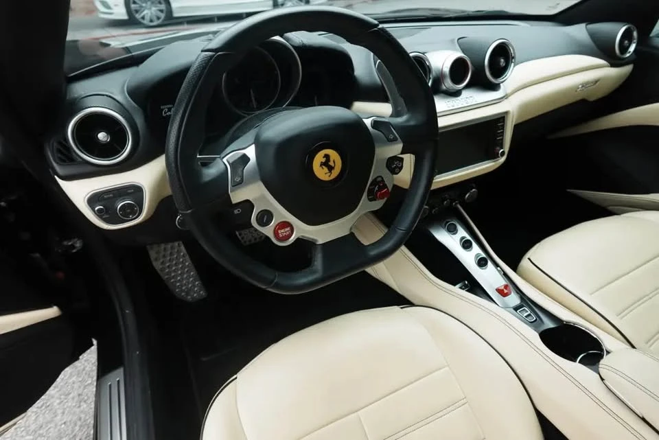 2015 Ferrari California T - Image 10 of 20