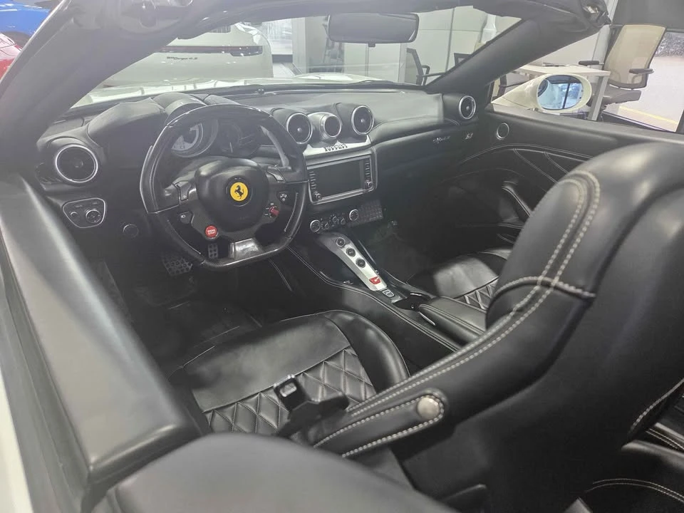 2015 Ferrari California T - Image 6 of 10