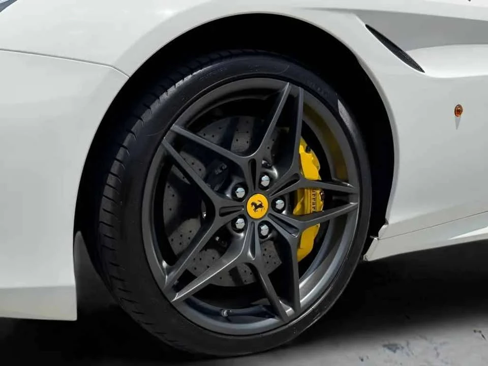 2015 Ferrari California T - Image 8 of 10