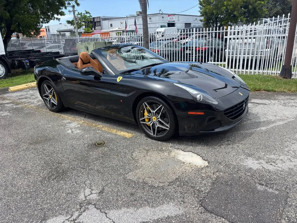 2015 Ferrari California T - Image 8 of 11