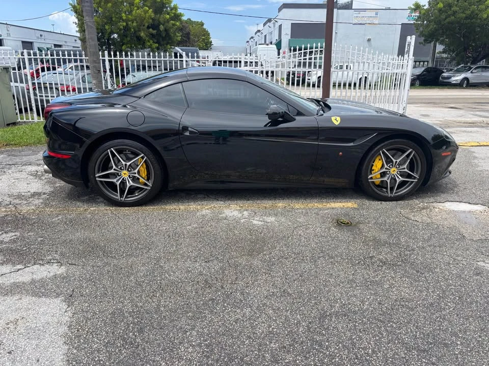 2015 Ferrari California T - Image 2 of 11