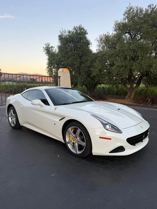 2015 Ferrari California T - Image 2 of 17