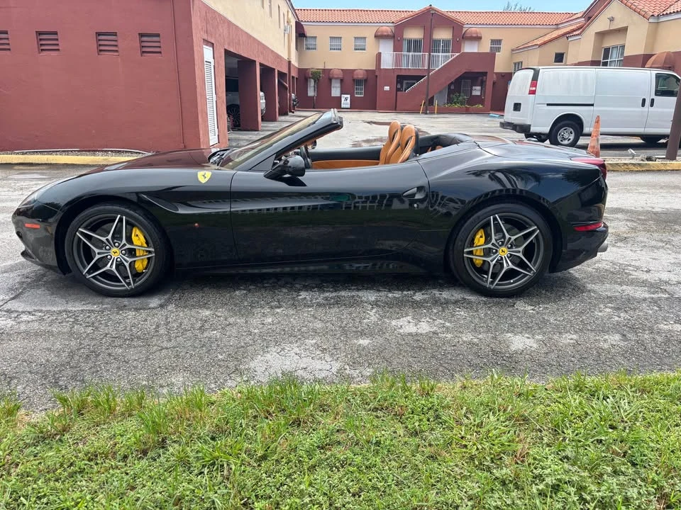 2015 Ferrari California T - Image 2 of 11