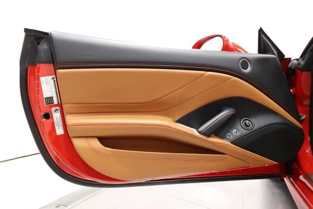 2015 Ferrari California T - Image 11 of 12