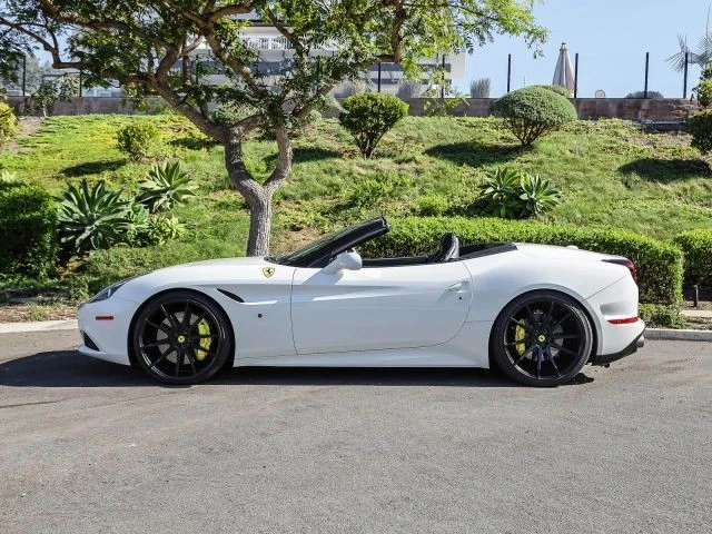 2015 Ferrari California T - Image 2 of 31
