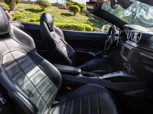 2015 Ferrari California T - Image 29 of 31