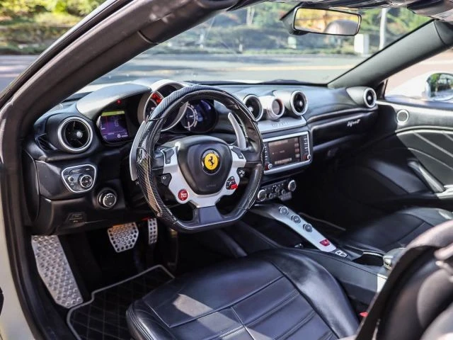 2015 Ferrari California T - Image 25 of 31