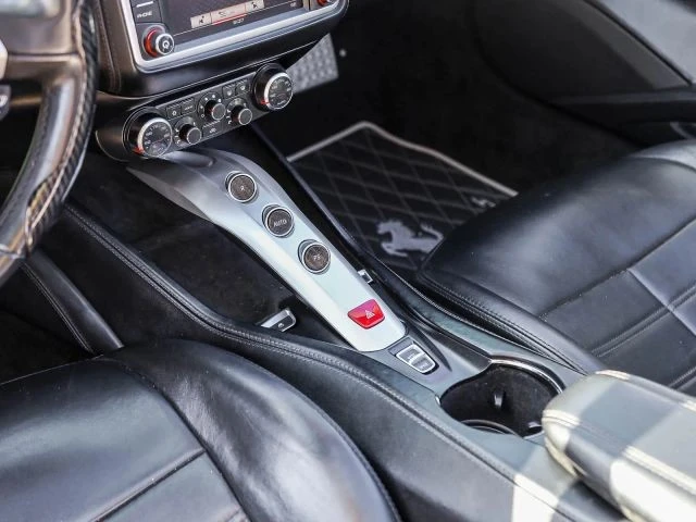 2015 Ferrari California T - Image 28 of 31