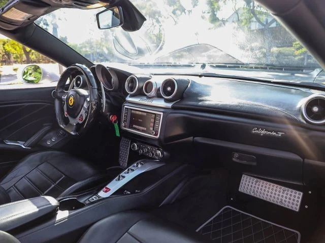 2015 Ferrari California T - Image 30 of 31