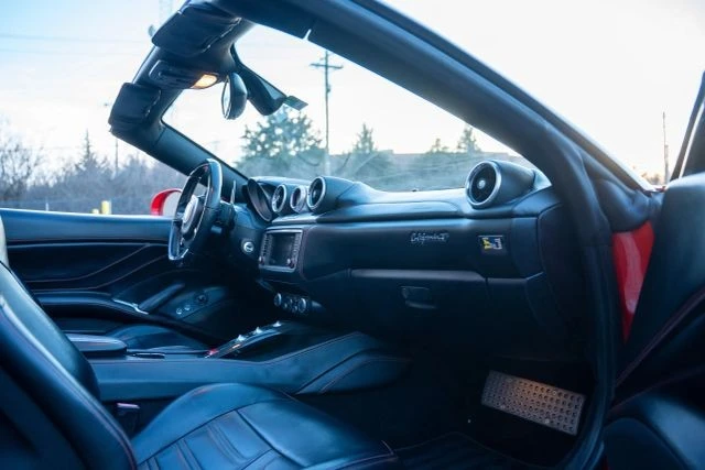 2015 Ferrari California T - Image 19 of 21