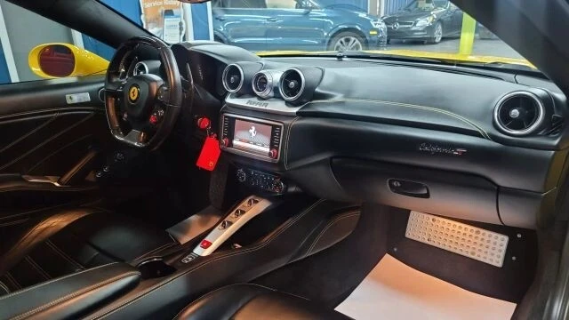 2015 Ferrari California T - Image 10 of 21