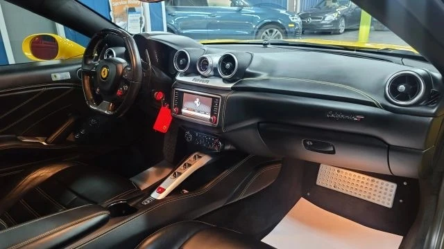2015 Ferrari California T - Image 10 of 12