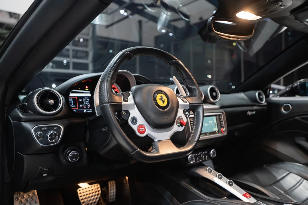 2015 Ferrari California T - Image 13 of 31