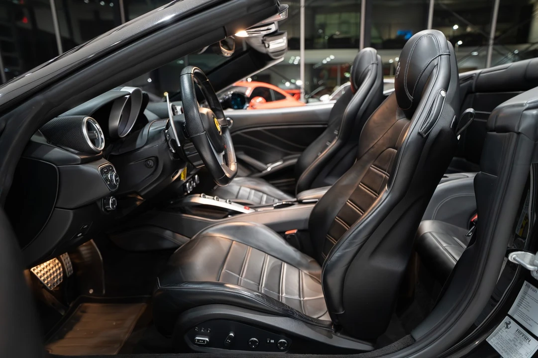 2015 Ferrari California T - Image 8 of 31
