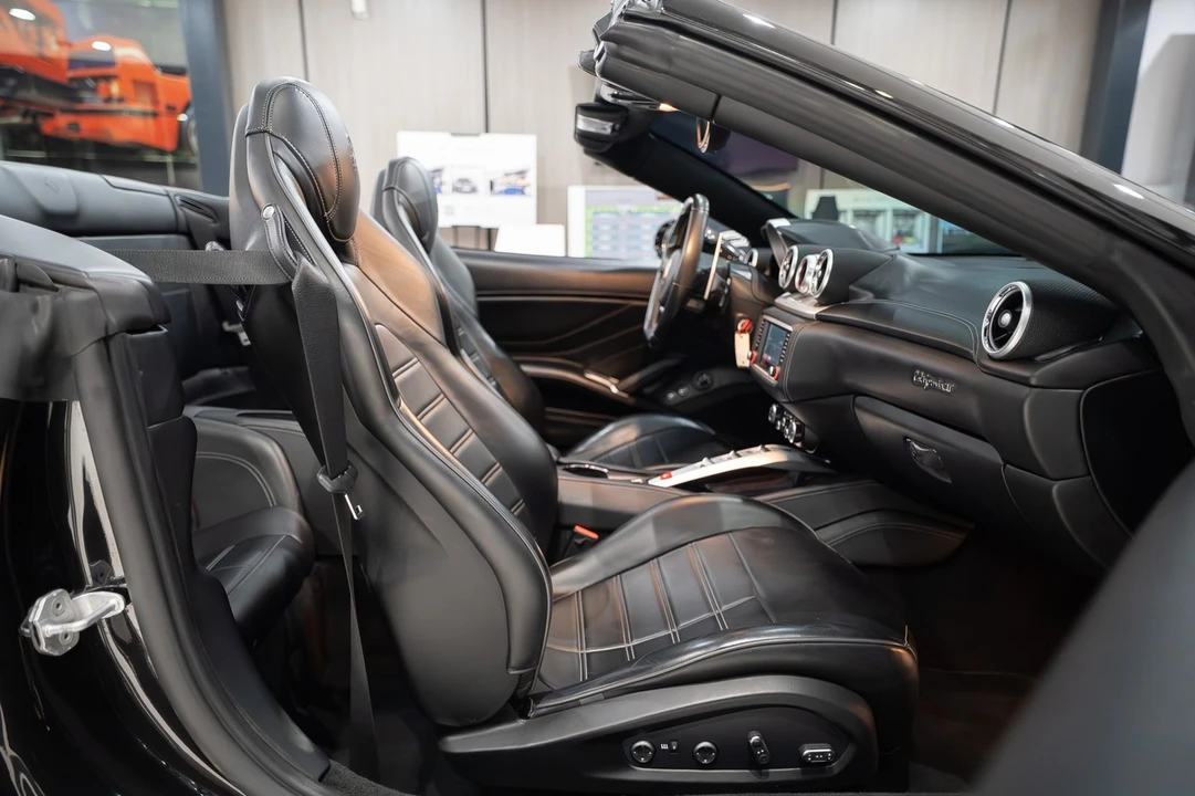 2015 Ferrari California T - Image 26 of 31