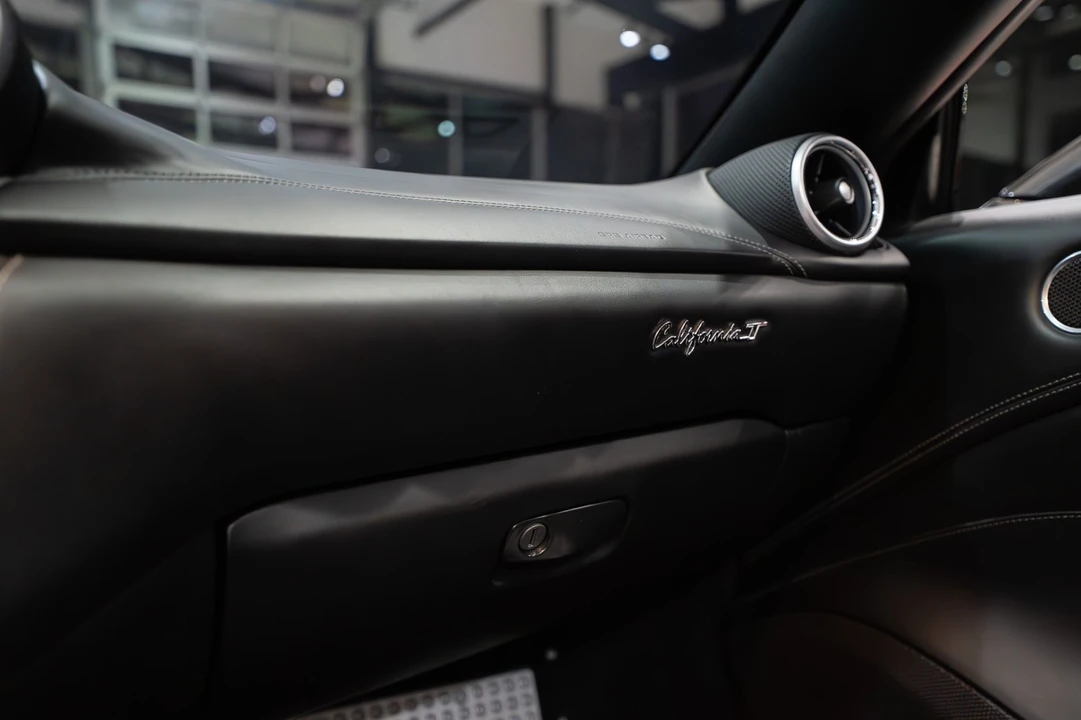 2015 Ferrari California T - Image 22 of 31
