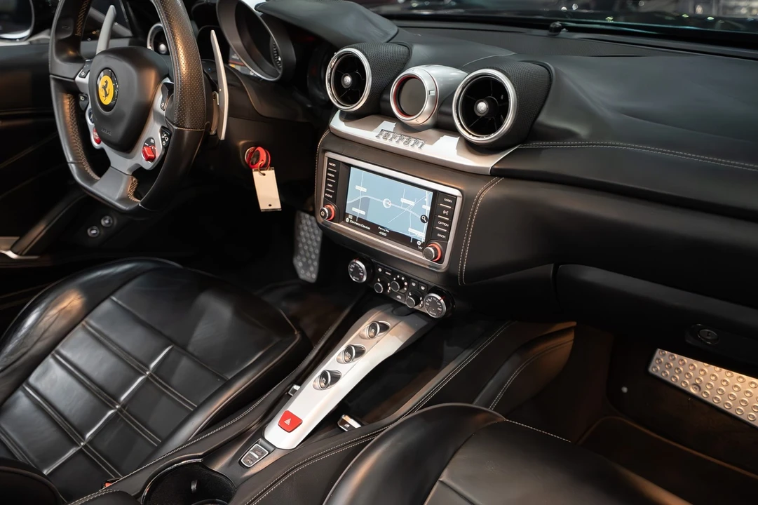 2015 Ferrari California T - Image 29 of 31