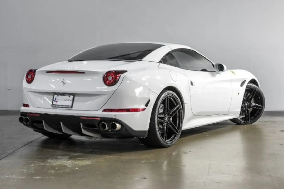 2015 Ferrari California T - Image 11 of 12