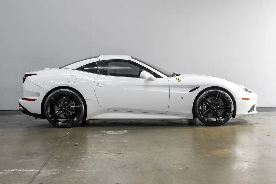 2015 Ferrari California T - Image 10 of 12