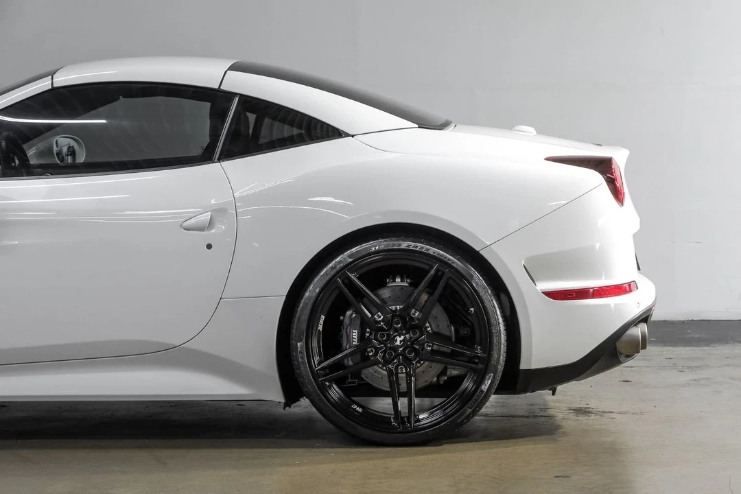 2015 Ferrari California T - Image 18 of 21