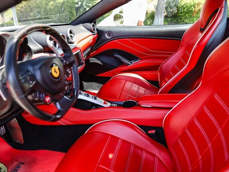 2015 Ferrari California T - Image 30 of 31