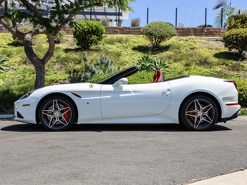 2015 Ferrari California T - Image 3 of 31
