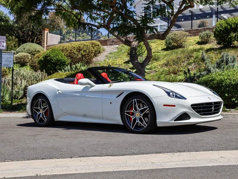 2015 Ferrari California T - Image 8 of 31
