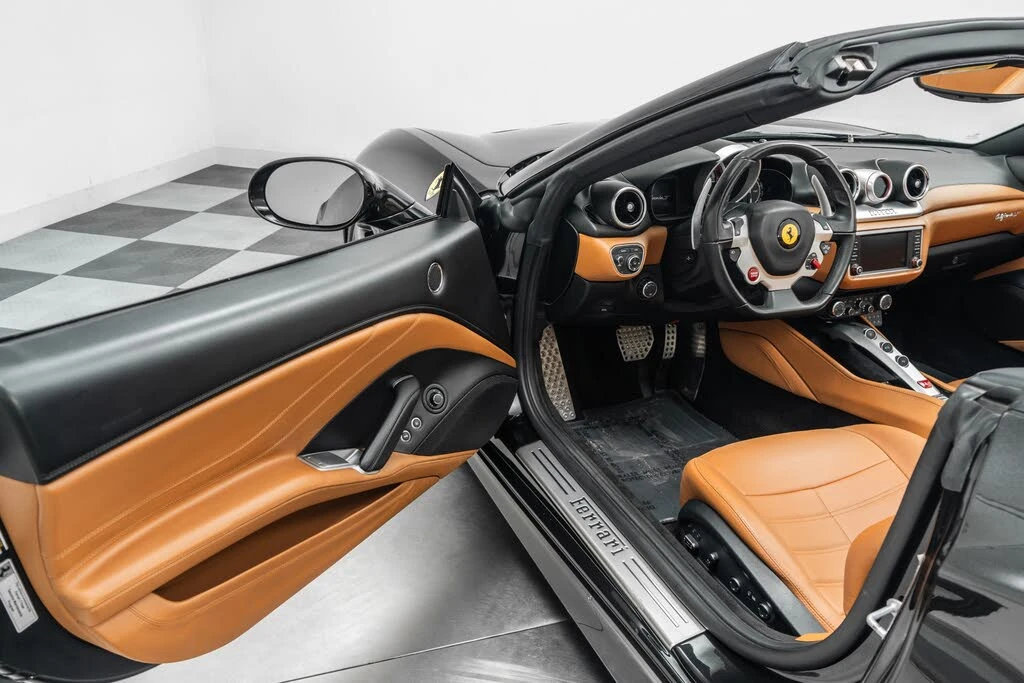 2015 Ferrari California T - Image 23 of 31