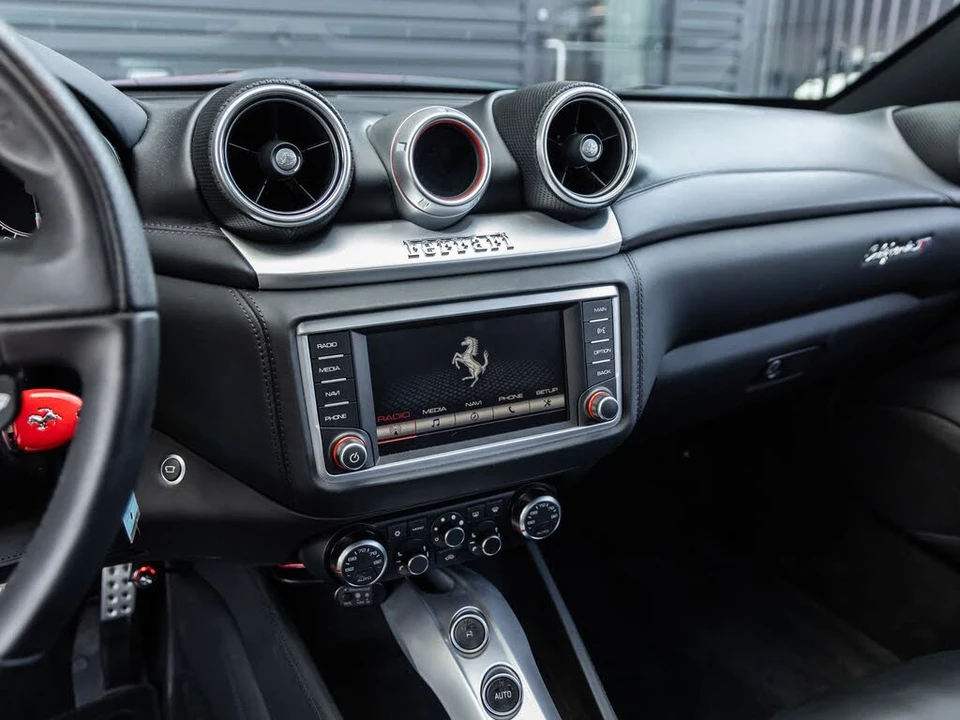 2015 Ferrari California T - Image 31 of 31