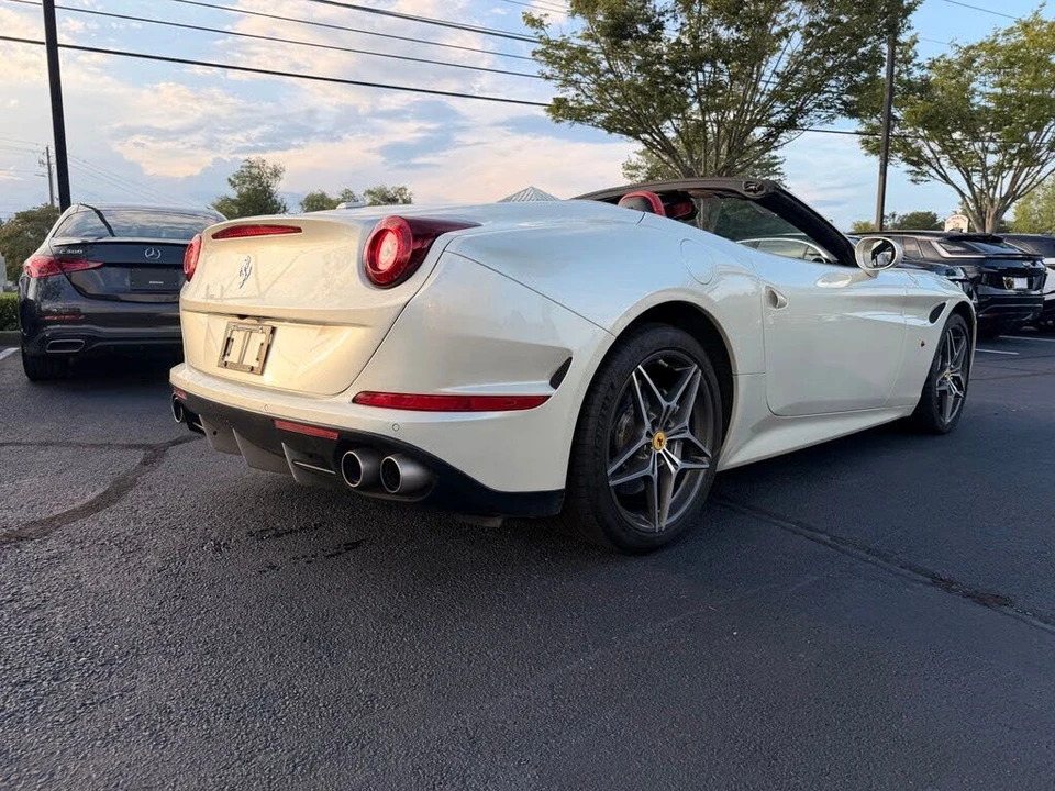 2015 Ferrari California T - Image 5 of 31