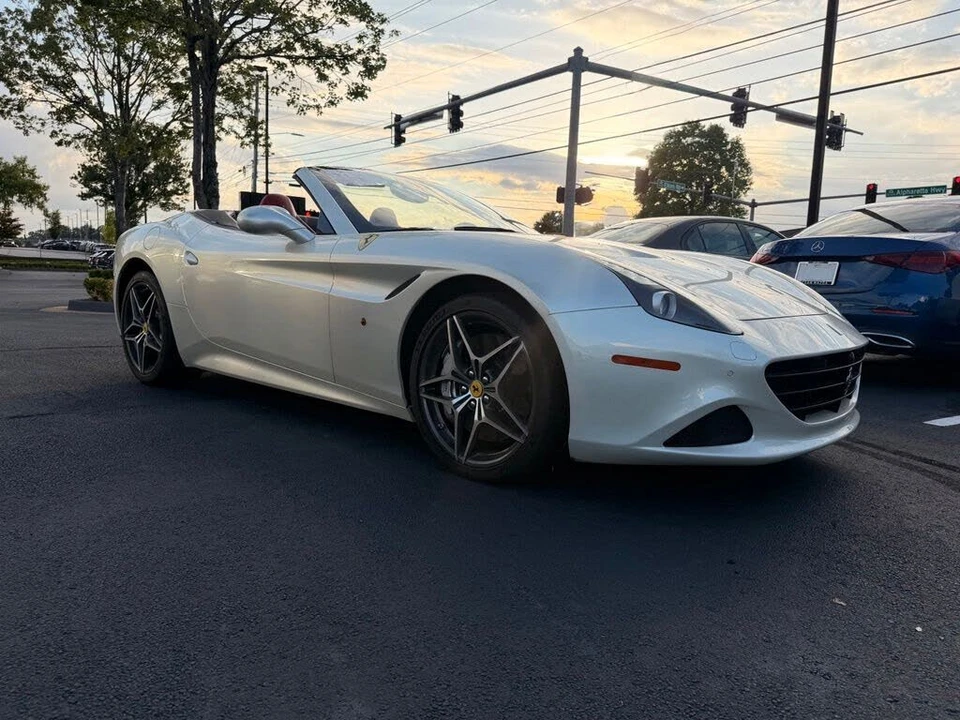 2015 Ferrari California T - Image 3 of 31
