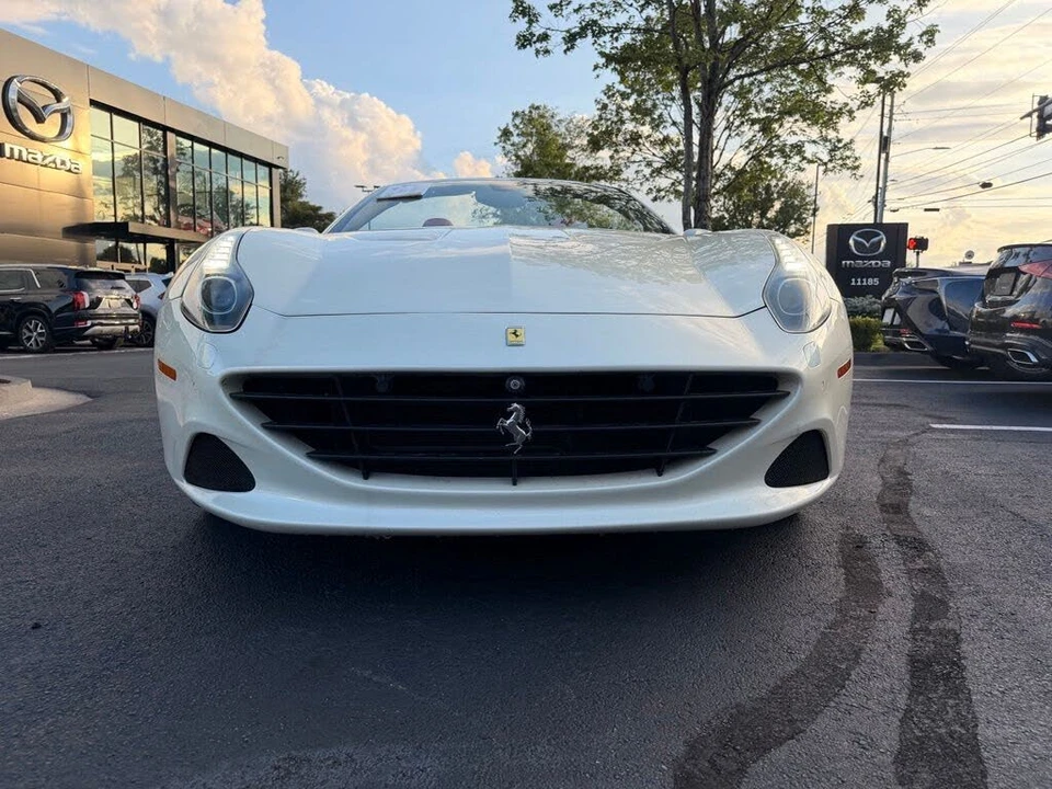 2015 Ferrari California T - Image 2 of 31