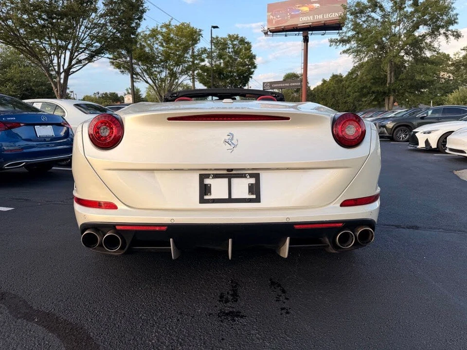 2015 Ferrari California T - Image 6 of 31