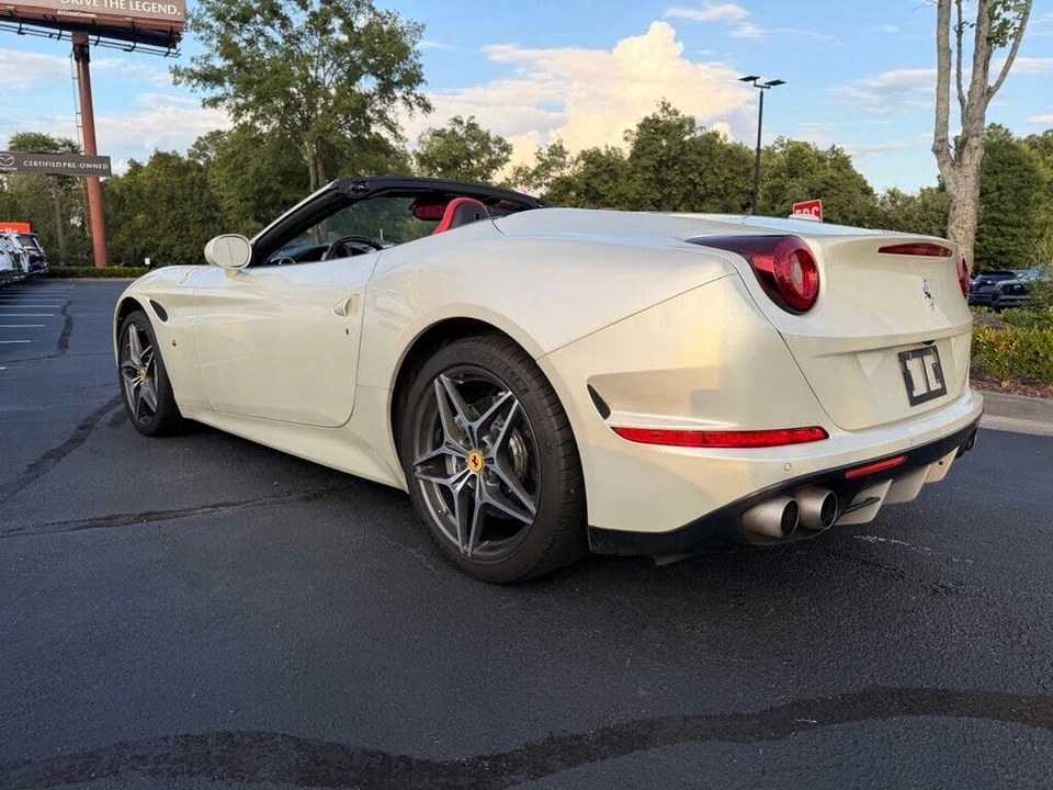 2015 Ferrari California T - Image 7 of 31