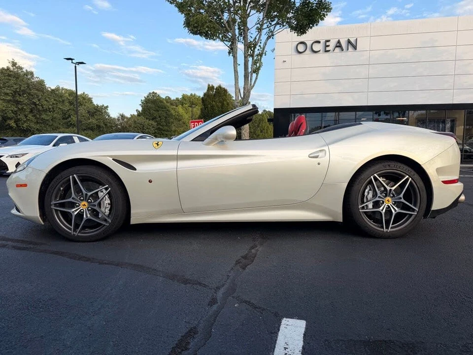 2015 Ferrari California T - Image 8 of 31