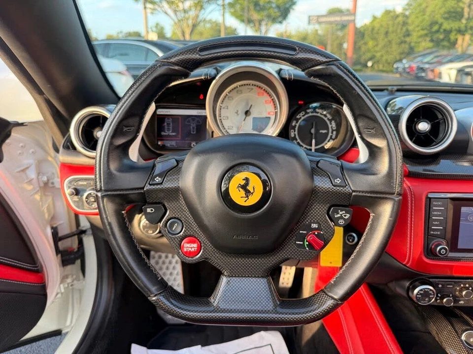 2015 Ferrari California T - Image 9 of 31