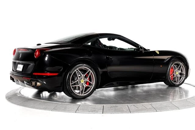 2015 Ferrari California T - Image 2 of 31