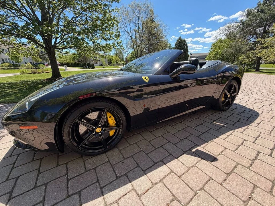 2015 Ferrari California T - Image 10 of 31