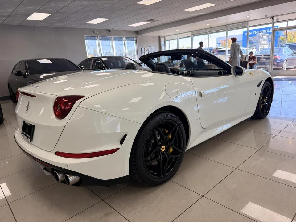 2015 Ferrari California T - Image 2 of 31
