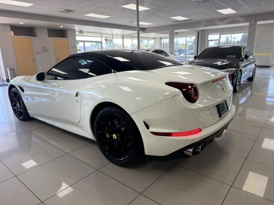 2015 Ferrari California T - Image 8 of 31
