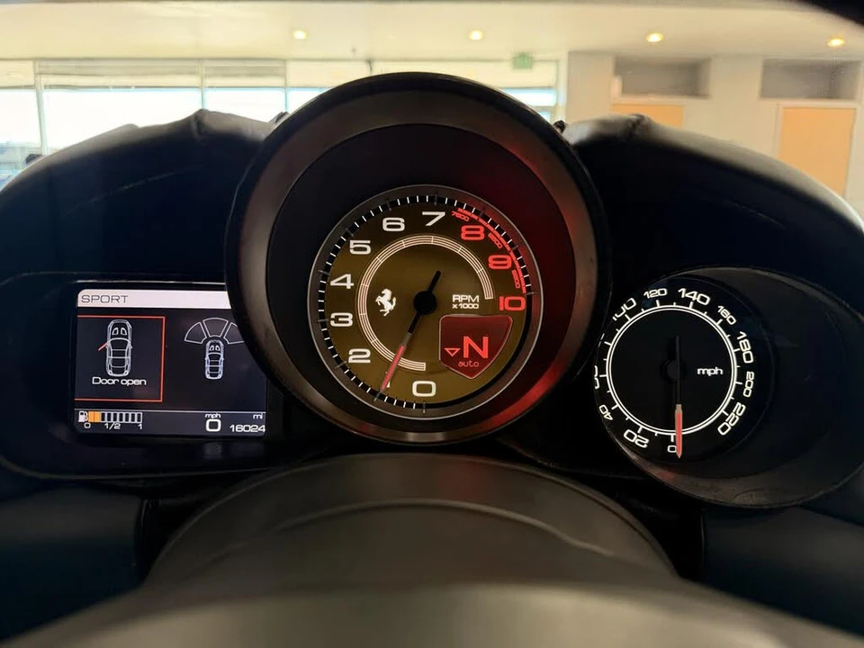 2015 Ferrari California T - Image 16 of 31